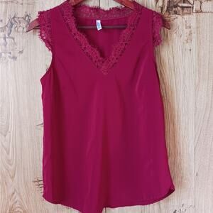 Viishow Maroon Lace Trim V-neck tank top Size XS